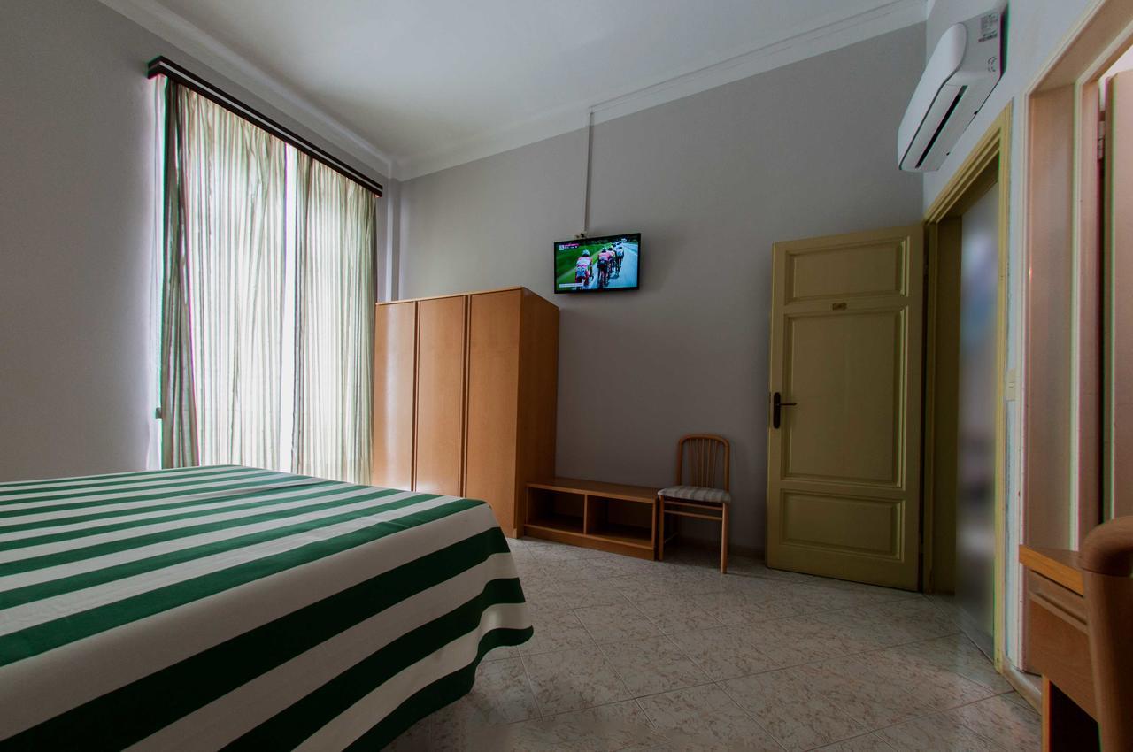 Hotel Valdinievole Lido di Camaiore Exterior photo