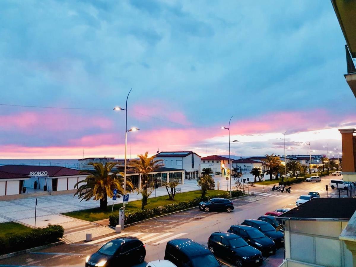Hotel Valdinievole Lido di Camaiore Exterior photo
